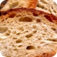 酵母：面包制作的重要原料。